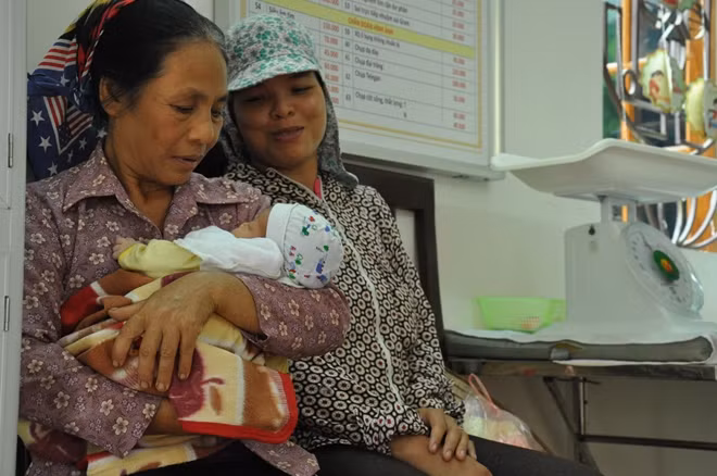 Trẻ em đến đây được khám, chữa bệnh miễn phí.