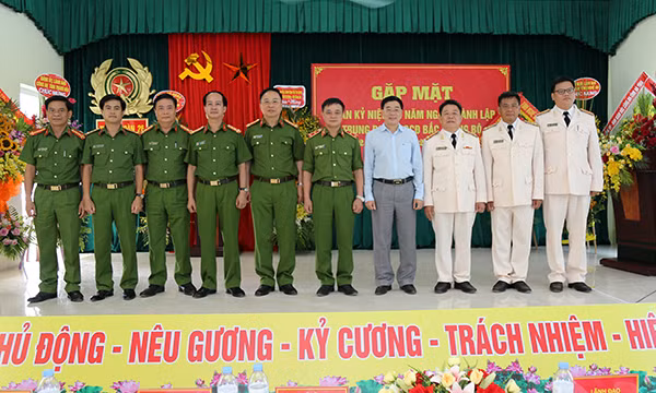 Đại biểu dự buổi gặp mặt