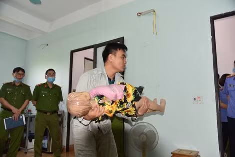 Phan Đoàn Thao tiến hành thực nghiệm điều tra.