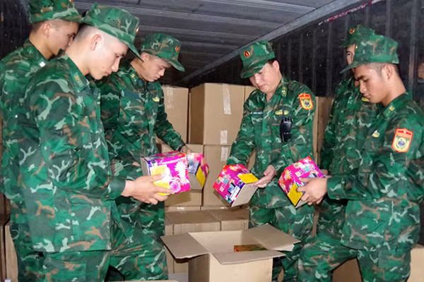 Tình hình buôn lậu, buôn bán hàng cấm, đặc biệt là pháo ở biên giới Lạng Sơn được dự báo vẫn sẽ diễn biến phức tạp.