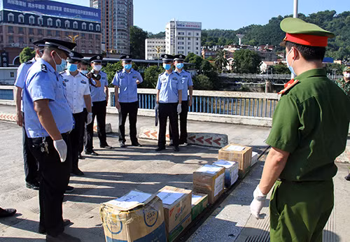 Công an tỉnh Lào Cai trao trả số tang vật thu được của các đối tượng truy nã
