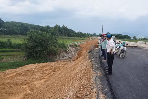 Kon Tum bị "tuýt còi" vì 5 cổng chào ảnh 3