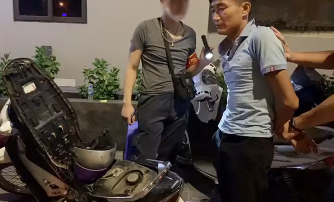 Lò Văn Xanh bị bắt khi đang tìm cách phi tang ma túy.