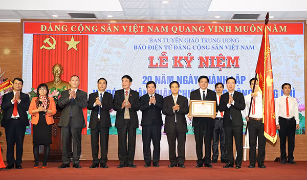 Đồng chí Võ Văn Thưởng đã trao Huân chương Lao động hạng Nhì của Chủ tịch nước tặng Báo điện tử Đảng Cộng sản Việt Nam Đồng chí Võ Văn Thưởng đã trao Huân chương Lao động hạng Nhì của Chủ tịch nước tặng Báo điện tử Đảng Cộng sản Việt Nam