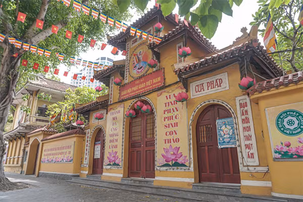 Chùa Quán Sứ vẫn “yên lặng” trước ngày Đại lễ Phật đản Chùa Quán Sứ vẫn “yên lặng” trước ngày Đại lễ Phật đản