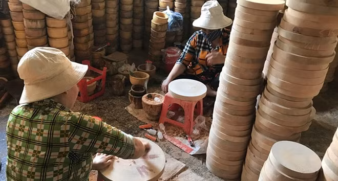 Dù gặp khó khăn nhưng người làm nghề thớt cốt chày Phú Long vẫn cố gắng bám trụ
