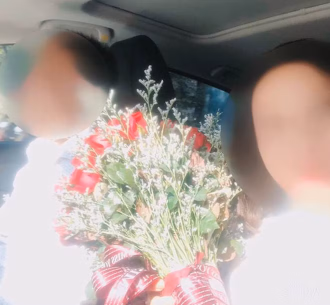 Bức ảnh Tống Anh S. chụp cùng một nạn nhân.