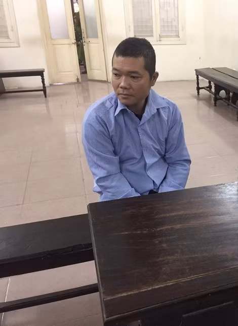 Những giọt nước mắt ân hận của hai vợ chồng trước giờ xét xử.