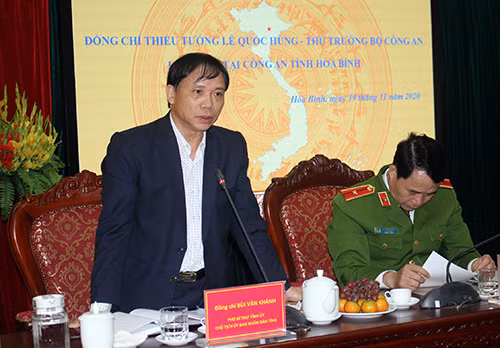 Đồng chí Bùi Văn Khánh, Phó Bí thư Tỉnh ủy, Chủ tịch UBND tỉnh phát biểu tại buổi làm việc.