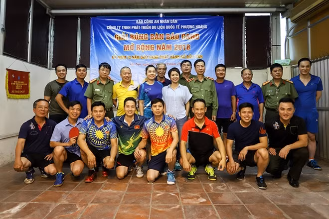 Ban tổ chức và các VĐV tham dự giải bóng bàn Báo CAND mở rộng năm 2018.