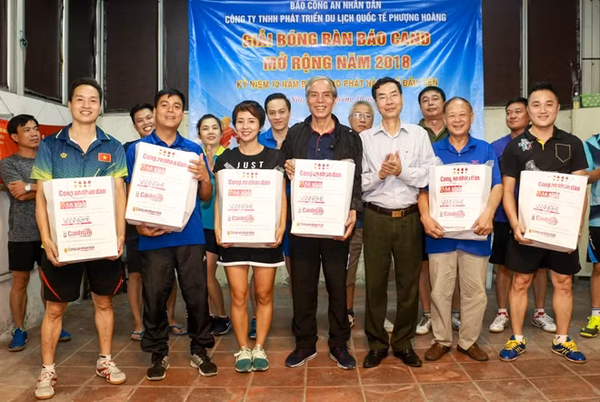 Các VĐV đoạt giải ba giải bóng bàn Báo CAND mở rộng năm 2018.
