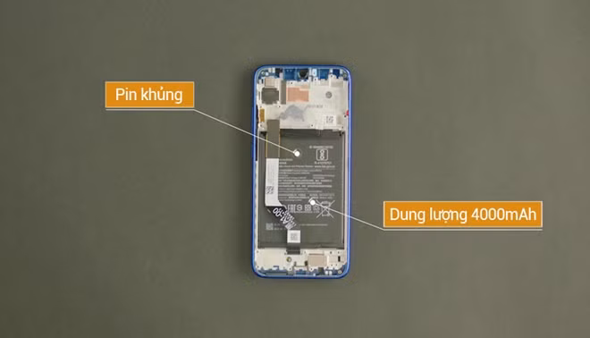 Viên pin của Redmi Note 7 tương đối lớn khi mang trong mình dung lượng lên tới 4000mAh được hỗ trợ cả hỗ trợ công nghệ sạc nhanh giúp người dùng có thể thoải mái trải nghiệm trong suốt một ngày dài.