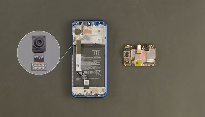 Ghi dấu ấn với camera chính lên tới 48MP, Redmi Note 7 cũng trang bị 13 megapixel, được bố trí ở phần “giọt nước” trên màn hình. Camera này cũng được tích hợp trí tuệ nhân tạo để chụp ảnh selfie tốt hơn. Sản phẩm cũng trang bị tính năng mở khóa bằng gương mặt.