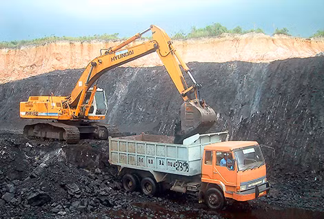 Khai thác khoáng sản vẫn diễn ra ồ ạt trong khi ngân sách Nhà nước thu được không đáng kể.