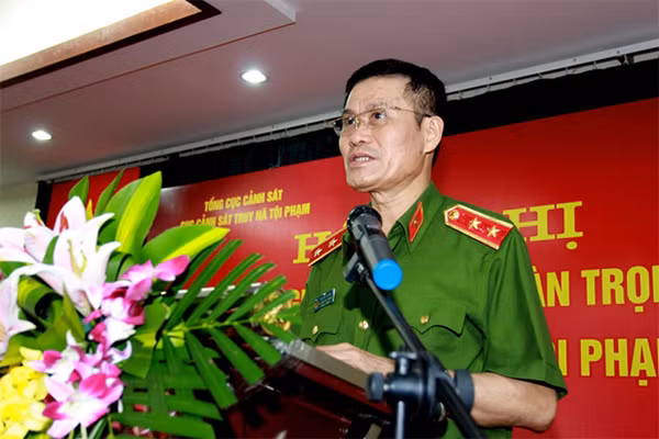 Trung tướng Đỗ Kim Tuyến phát biểu tại hội nghị.