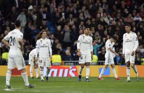 Các cầu thủ Real như người mất hồn sau trận thua Ajax.