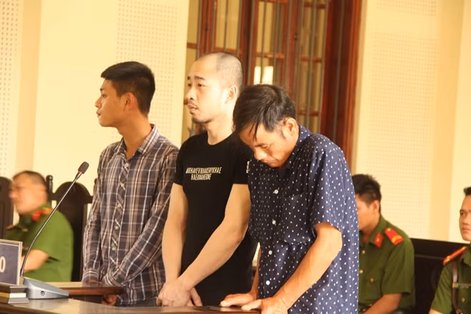 Các bị cáo tại phiên tòa.