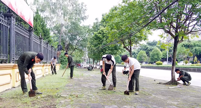 Đoàn thanh niên, Hội phụ nữ Công an tỉnh tham gia lao động, vệ sinh hưởng ứng Ngày môi trường thế giới năm 2019