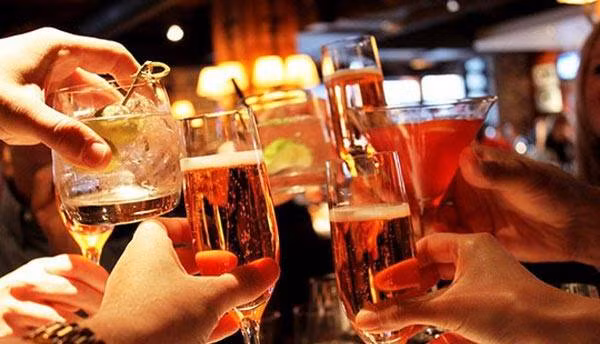 Quảng cáo rượu, bia trong và ngay sau chương trình dành cho trẻ em, trong thời gian từ 18h đến 21h bị phạt từ 20-30 triệu đồng.