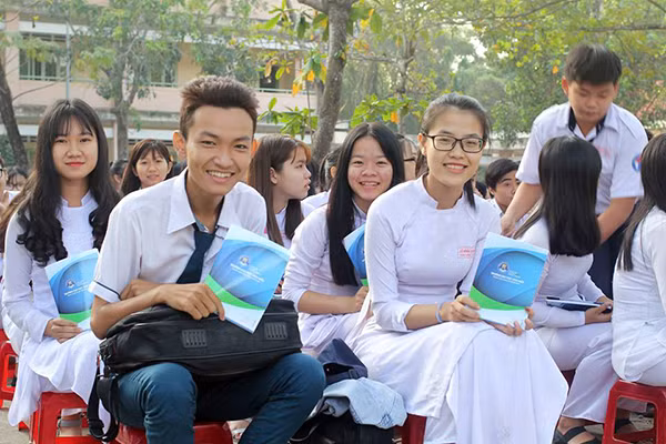 Để giải quyết tận gốc các bất cập, các trường cần chủ động cải cách việc tuyển sinh đại học.