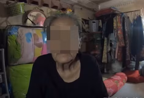 Bà Cúc ở cái tuổi thất thập cổ lai hy nhưng vẫn phải kiếm ăn từng ngày bằng nghề rửa chén thuê. Bà Cúc ở cái tuổi thất thập cổ lai hy nhưng vẫn phải kiếm ăn từng ngày bằng nghề rửa chén thuê.