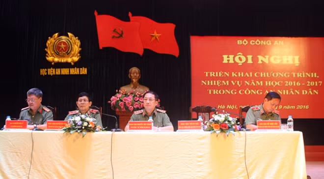 Thứ trưởng Nguyễn Văn Thành và các đại biểu chủ trì Hội nghị