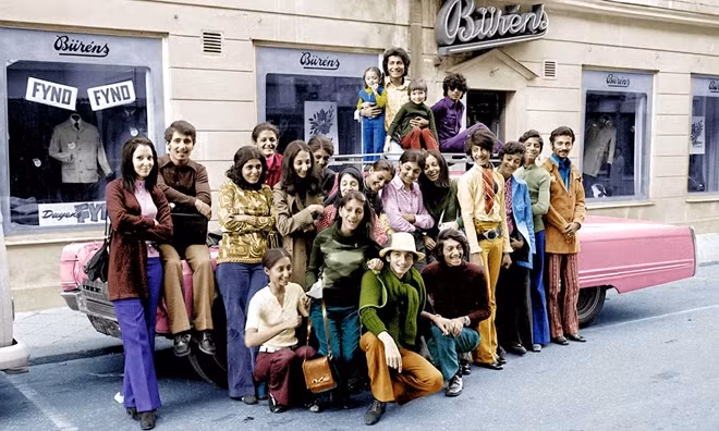 Osama bin Laden (thứ hai từ phải sang) trong chuyến thăm Thụy Điển, năm 1971.