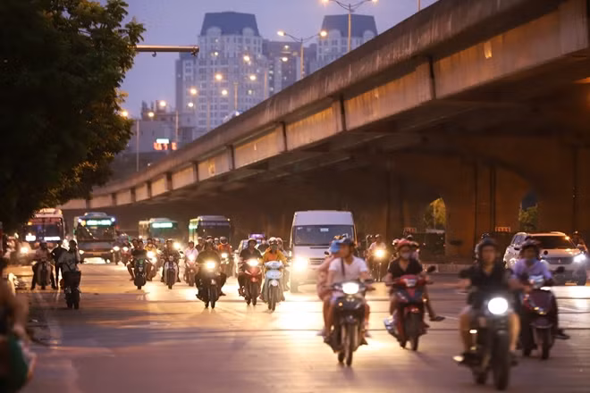 Đường Phạm Hùng thông thoáng trong ngày nghỉ lễ cuối.