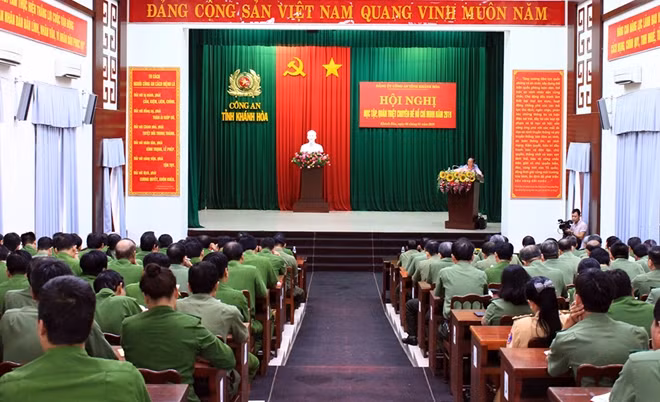Toàn cảnh hội nghị.