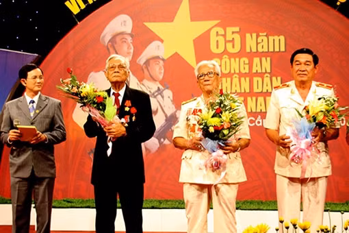 Chuyện “thu phục nhân tâm” của một vị tướng