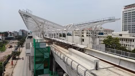 Đường sắt trên cao ì ạch trong nhịp sống hối hả của thủ đô. Ảnh: Thắng Nguyễn Đường sắt trên cao ì ạch trong nhịp sống hối hả của thủ đô. Ảnh: Thắng Nguyễn