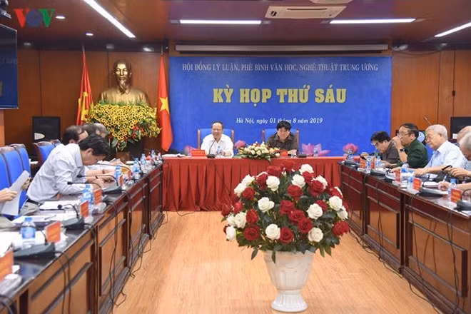 Toàn cảnh kỳ họp thứ 6 của Hội đồng Lý luận, Phê bình văn học, nghệ thuật Trung ương.