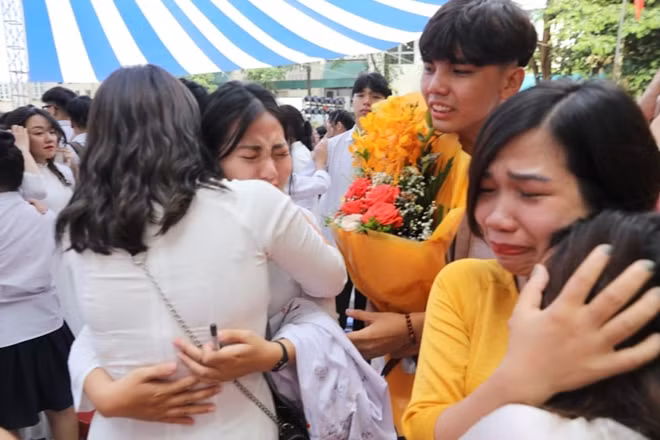 Sau ngày bế giảng, học sinh khối 12 sẽ tích cực chuẩn bị ôn tập giai đoạn "nước rút" cho kỳ thi tốt nghiệp THPT sắp tới và sau đó là xét tuyển vào đại học, cao đẳng.