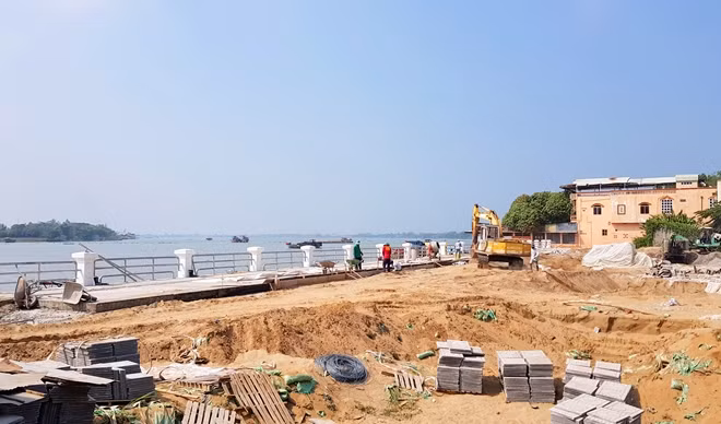 Công trình kè bê tông tại khu vực sạt lở Vàm Nao (huyện Chợ Mới, An Giang).