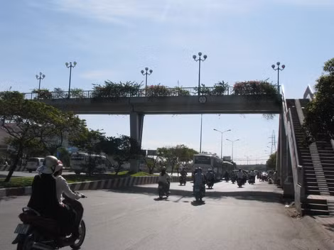 Cầu vượt trước Bệnh viện Ung Bướu. Cầu vượt trước Bệnh viện Ung Bướu.