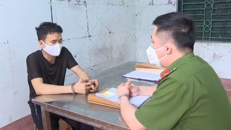 Lấy lời khai đối tượng Hoàng Văn Tài. Lấy lời khai đối tượng Hoàng Văn Tài.