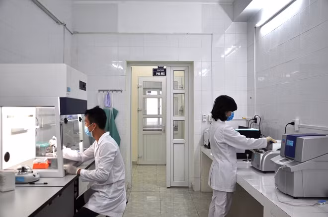 Nhiều thiết bị y tế đã được mua sắm không đúng quy định. Ảnh: Hoàng Túy.