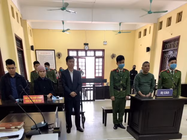 Tòa án nhân dân tỉnh Yên Bái đưa ra xét xử một vụ án giết vợ cũ tại Yên Bái. Tòa án nhân dân tỉnh Yên Bái đưa ra xét xử một vụ án giết vợ cũ tại Yên Bái.