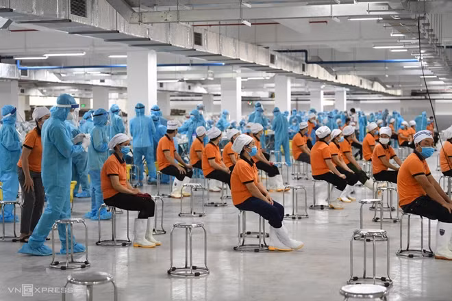 Cần nhiều chính sách, giải pháp hỗ trợ cho công nhân gặp khó khăn do dịch COVID-19.