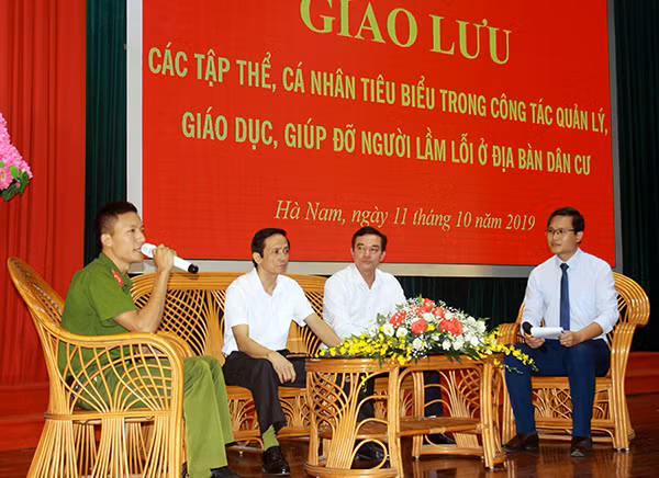 Trung úy Nguyễn Văn Hiệp, CSKV CAP Hai Bà Trưng, TP Phủ Lý chia sẻ kinh nghiệm trong công tác quản lý, giáo dục người lỗi lầm trở về địa phương