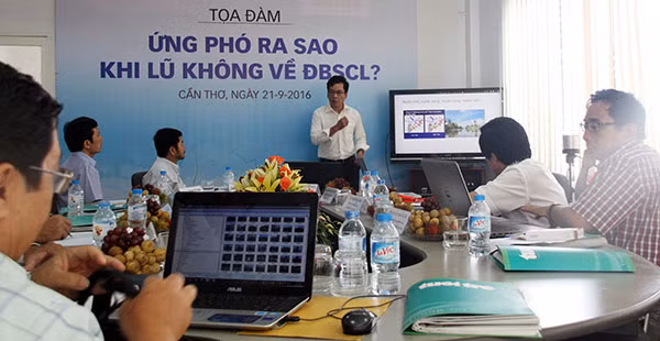 Các chuyên gia vùng ĐBSCL bàn về các thích ứng với tình trạng lũ thấp, hạn mặn.