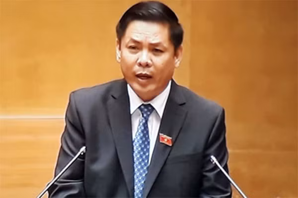 Bộ trưởng Bộ Giao thông vận tải Nguyễn Văn Thể báo cáo trước Quốc hội dự án đầu tư sân bay Long Thành