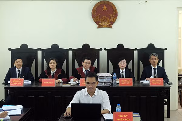 Hội đồng xét xử. Hội đồng xét xử.