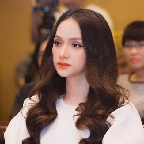 Hoài Sa cũng từng khốn đốn vì bị miệt thị sau chuyển giới. Hoài Sa cũng từng khốn đốn vì bị miệt thị sau chuyển giới.
