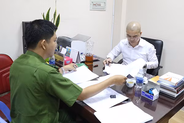 Bị can Nguyễn Thái Luyện tại cơ quan điều tra.