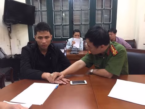 Đối tượng Phạm Thanh Tùng tại cơ quan điều tra. Đối tượng Phạm Thanh Tùng tại cơ quan điều tra.