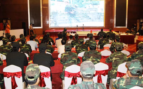 Chuẩn bị triển khai buổi diễn tập. Ảnh: CTV