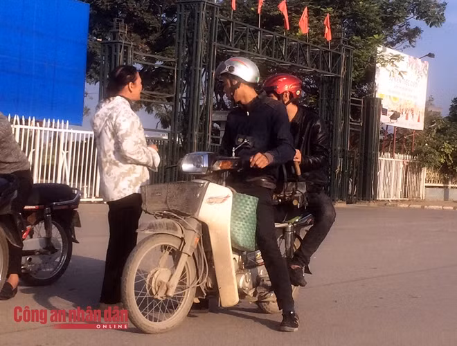 Phe vé chào mời "thượng đế" vé trận bán kết lượt về Việt Nam - Indonesia.