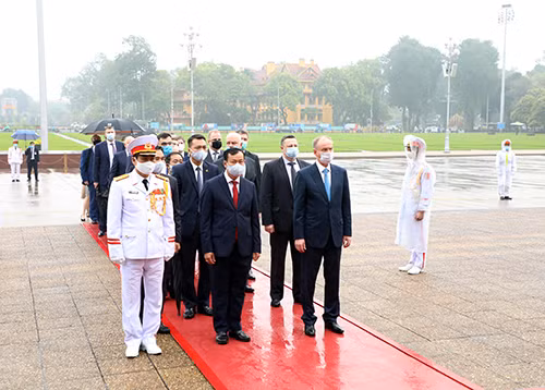 Đại tướng Patrushev Nikolai Platonovich và Đoàn đại biểu cấp cao Hội đồng An ninh Liên bang Nga đã đặt vòng hoa vào Lăng viếng Chủ tịch Hồ Chí Minh và Đài tượng niệm các Anh hùng liệt sỹ. Đại tướng Patrushev Nikolai Platonovich và Đoàn đại biểu cấp cao Hội đồng An ninh Liên bang Nga đã đặt vòng hoa vào Lăng viếng Chủ tịch Hồ Chí Minh và Đài tượng niệm các Anh hùng liệt sỹ.
