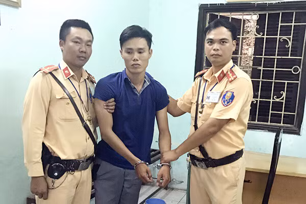 Đối tượng Trung tại cơ quan Công an. Đối tượng Trung tại cơ quan Công an.